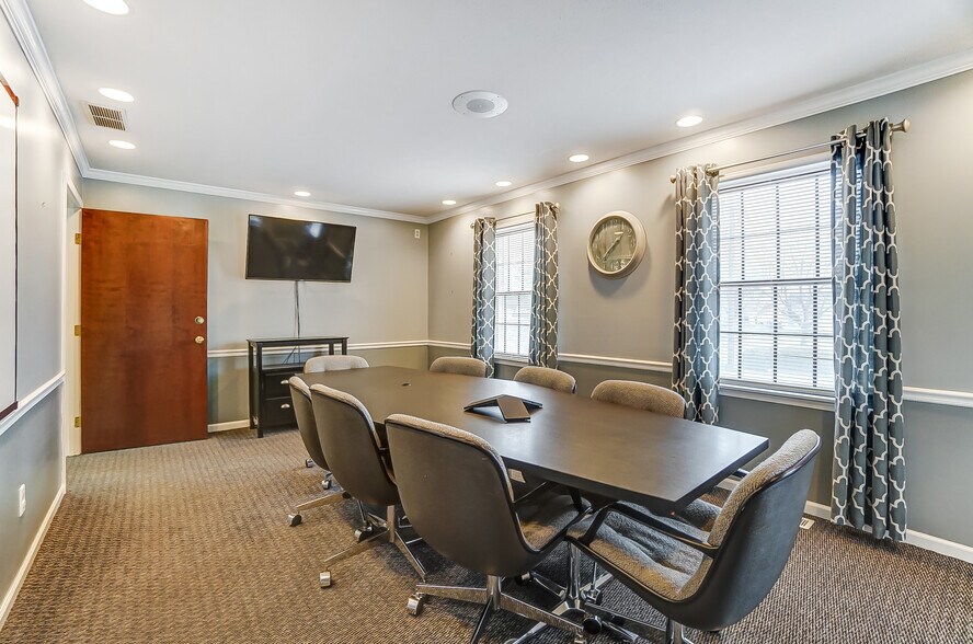 More Photos Of 146 N Breiel Blvd, Middletown Medical For Sale