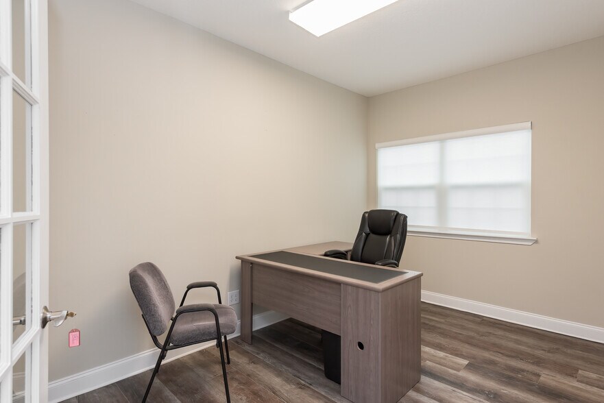 More Photos Of 77-87 Bay Bridge Dr, Gulf Breeze Office For Sale