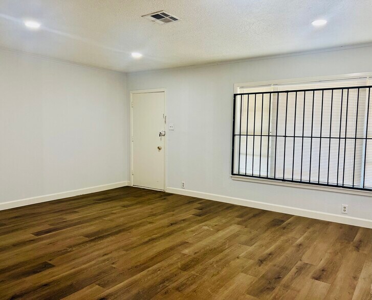 More Photos Of 7328 Bauman Rd, Houston Flex For Lease