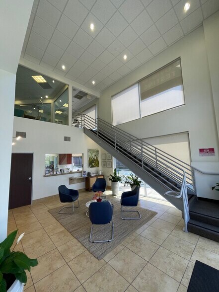 More Photos Of 2314 Newport Blvd, Costa Mesa Office For Lease