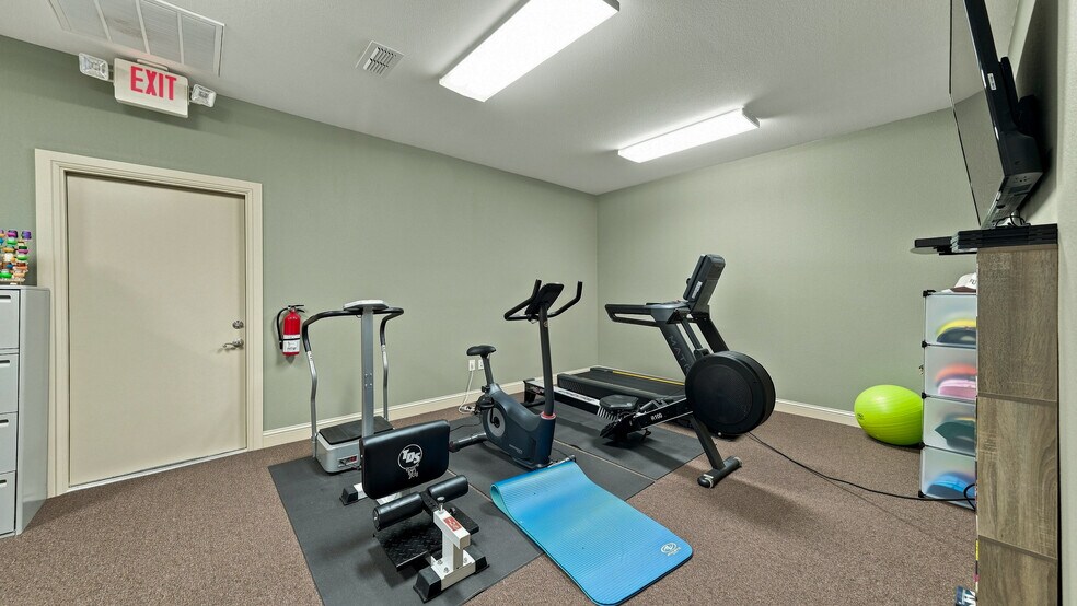 More Photos Of 207 Eastridge Rd, Granbury General Retail For Sale