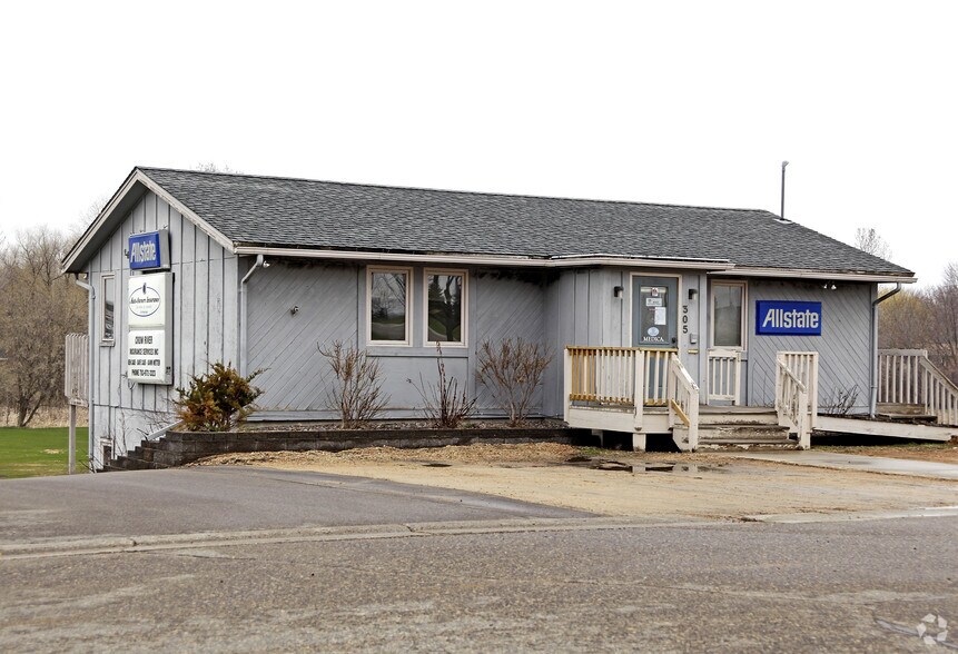 Primary Photo Of 305 Crow River Dr, Delano Office For Lease