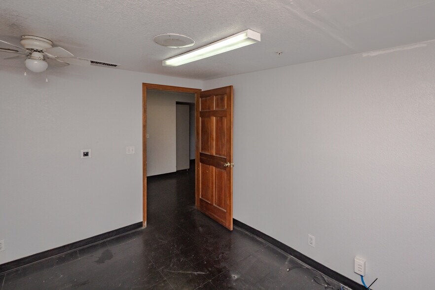 More Photos Of 1950 Centers Ave, Lake Havasu City Warehouse For Lease