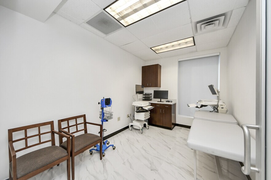 More Photos Of 7012 Barker Cypress Rd, Cypress Office For Sale