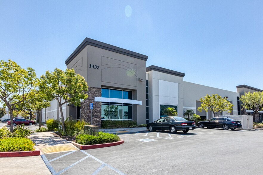 More Photos Of 1452 E Valencia Dr, Fullerton Warehouse For Lease