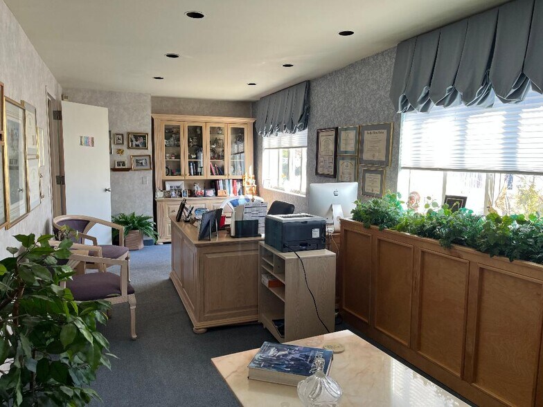 More Photos Of 27 Oak St, Stamford Office For Lease