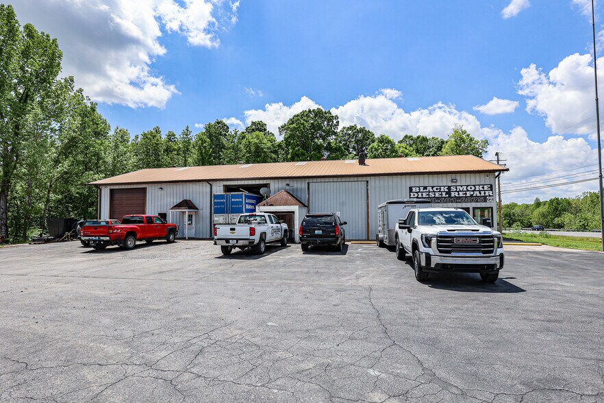 More Photos Of 430 US-62 E, Eddyville Auto Repair For Sale
