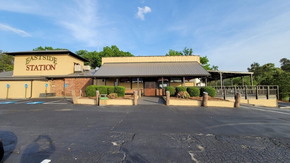 Primary Photo Of 2166 Highpoint Rd, Snellville Freestanding For Sale