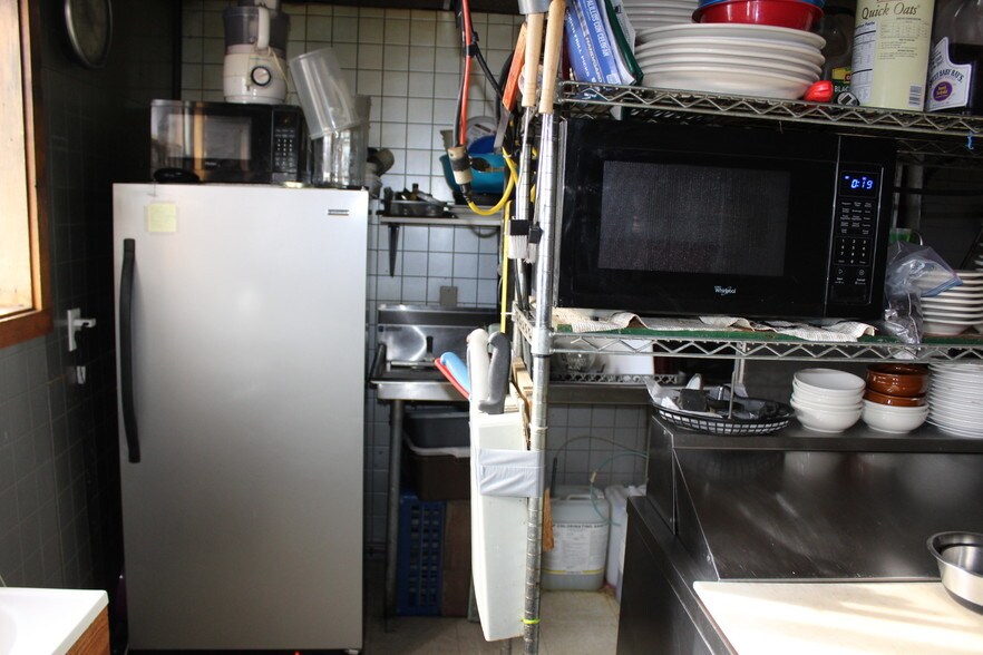 More Photos Of 181 Waterville Rd, Belfast Restaurant For Lease