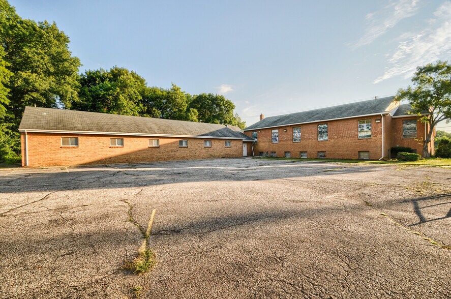 More Photos Of 3306 Lippincott Blvd, Burton Specialty For Sale