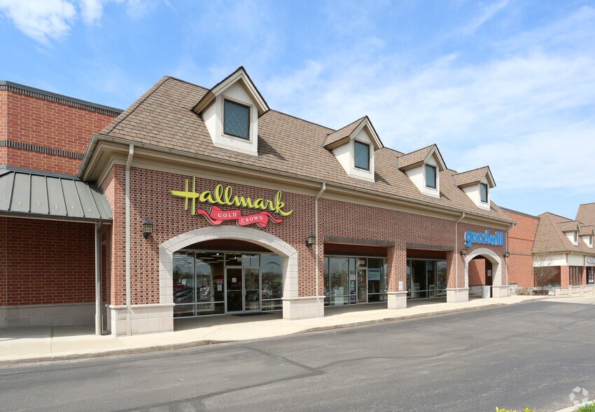 More Photos Of 9800-9890 Brewster Ln, Powell General Retail For Lease