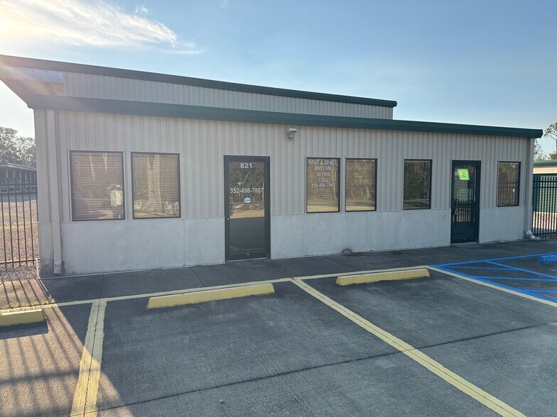 Primary Photo Of 821 Beach Rd, Steinhatchee Self Storage For Lease