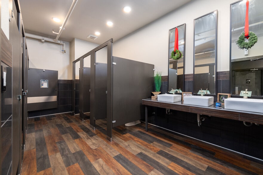 More Photos Of 1000 Fountain St, Burlington Industrial For Lease