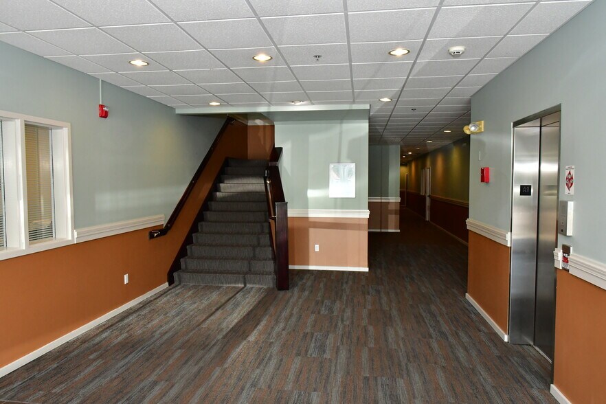 More Photos Of 13106 SE 240th St, Kent Office For Sale