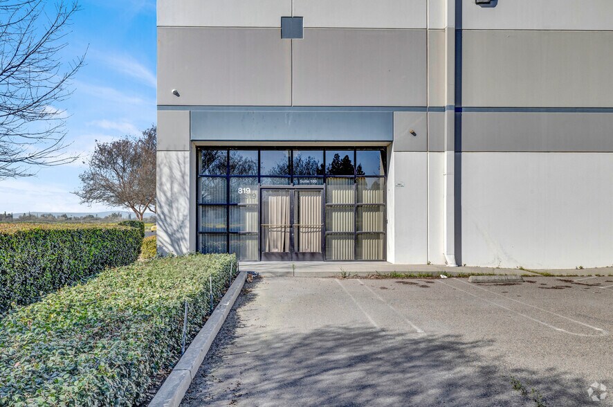 More Photos Of 819 Mariposa Rd, Modesto Distribution For Lease