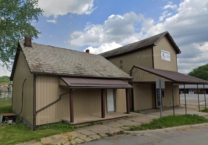 More Photos Of 145 Pike St, Quaker City Storefront For Sale