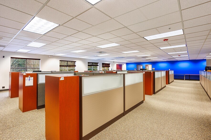 More Photos Of 14300 SE First St, Vancouver Office For Sale