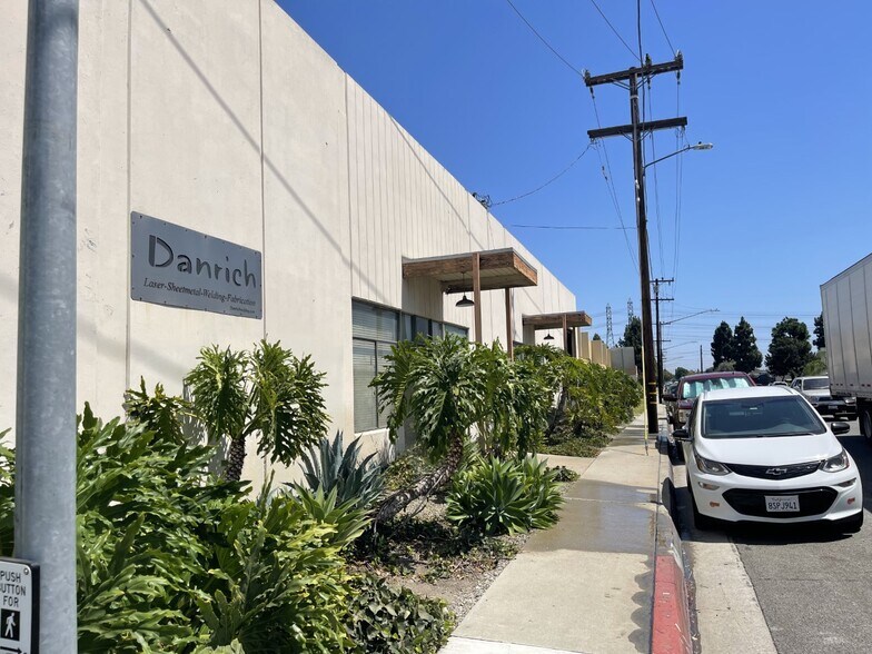 More Photos Of 7001 Jackson St, Paramount Warehouse For Lease