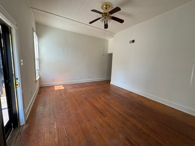 More Photos Of 311 1/2 E Cabarrus St, Raleigh Office For Lease