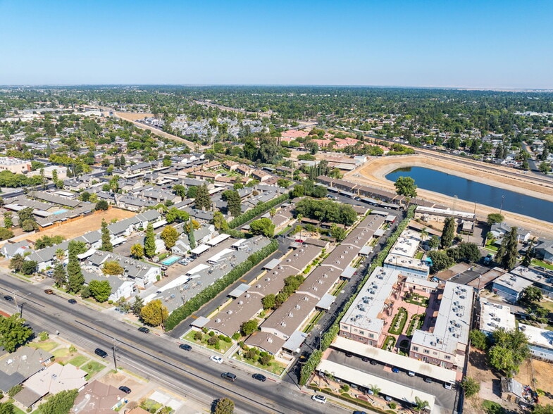 More Photos Of 202-228 W Dakota Ave, Fresno Apartments For Sale