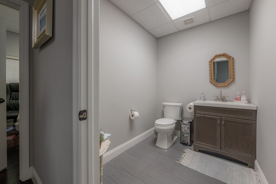 More Photos Of 160 E Bloomingdale Ave, Brandon Medical For Sale