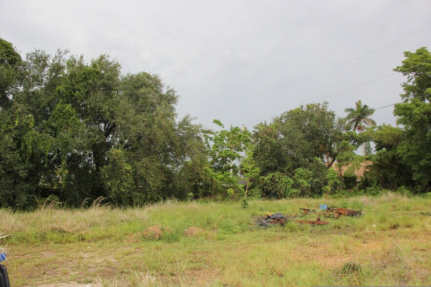 More Photos Of , North Fort Myers General Retail For Sale