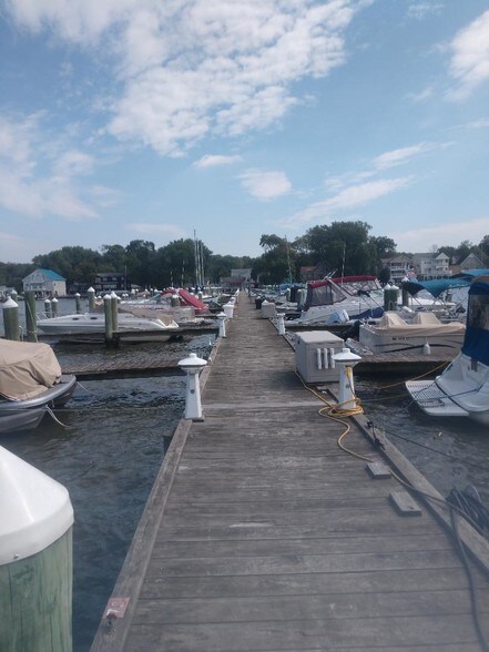 More Photos Of 46 River Rd, Elkton Marina For Sale