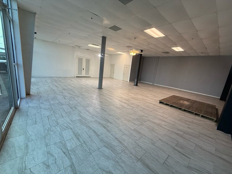 More Photos Of 6140 N Sam Houston Pky W, Houston Office For Lease