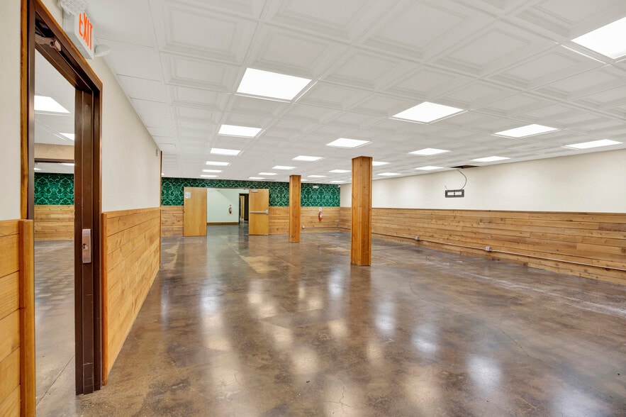 More Photos Of 222 Molalla Ave, Oregon City Storefront Retail Office For Sale