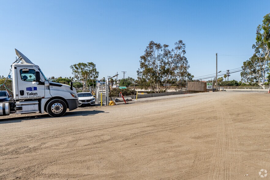 More Photos Of 1660 E 32nd St, Long Beach Land For Lease