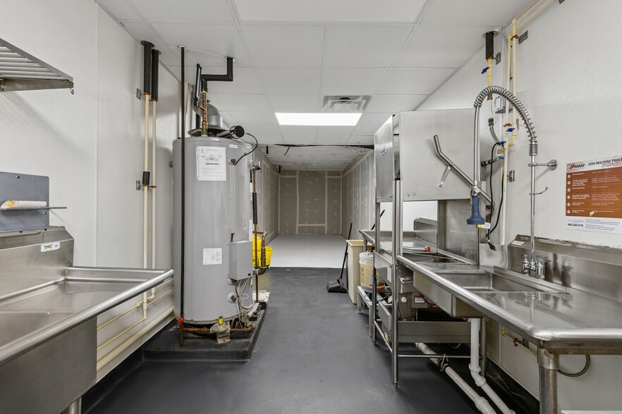 More Photos Of 102 N Rogers St, Aberdeen Restaurant For Sale