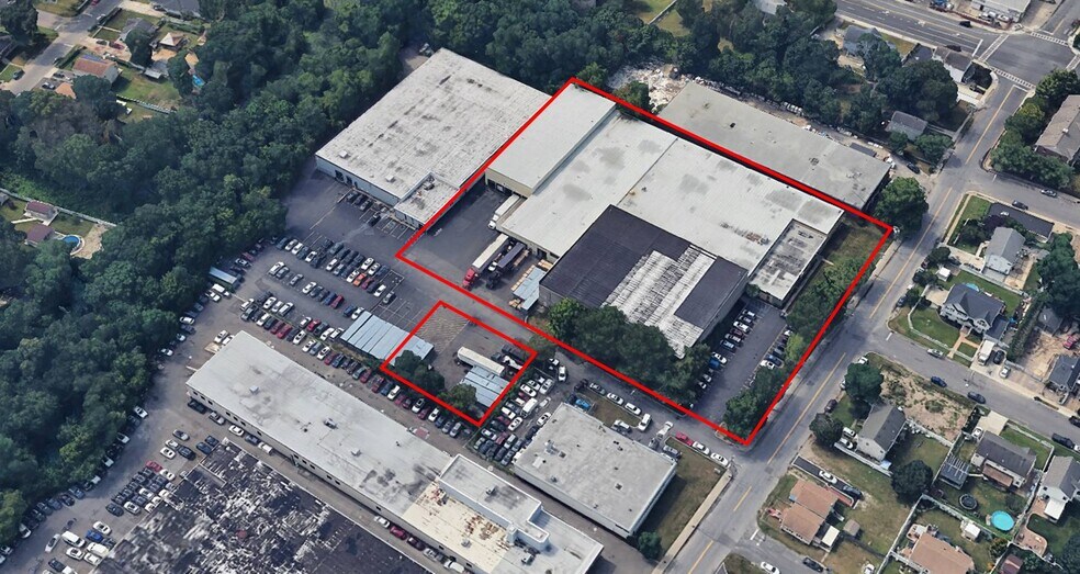 More Photos Of 115 Albany Ave, Amityville Warehouse For Lease