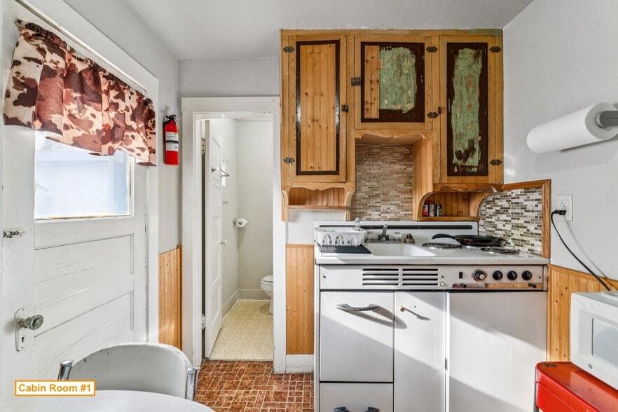 More Photos Of 110 Washington St, Huntington Hospitality For Sale