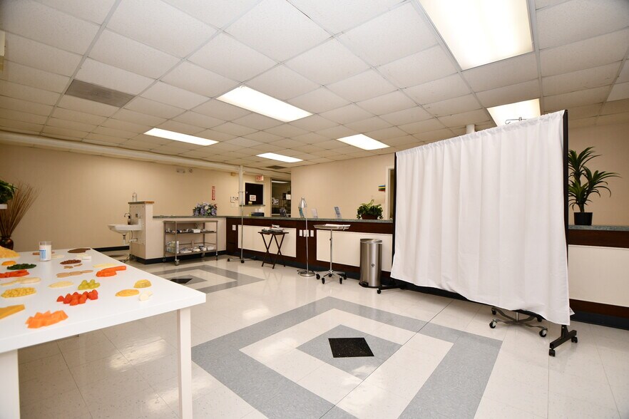 More Photos Of 7118 Harrisburg Blvd, Houston Medical For Sale