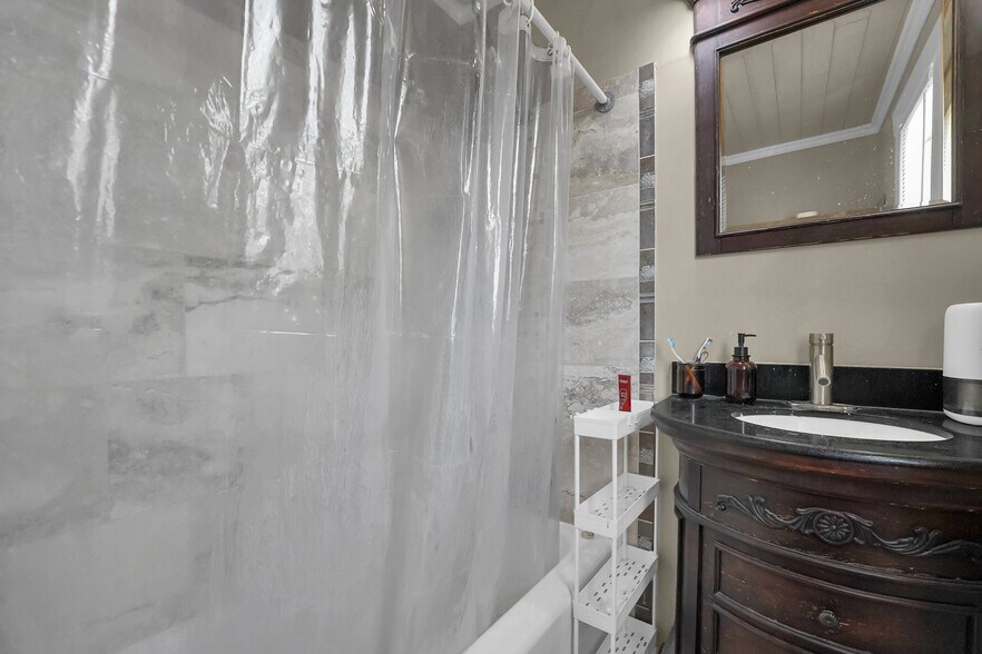 More Photos Of 2406-2408 Indianola Ave, Columbus Apartments For Sale