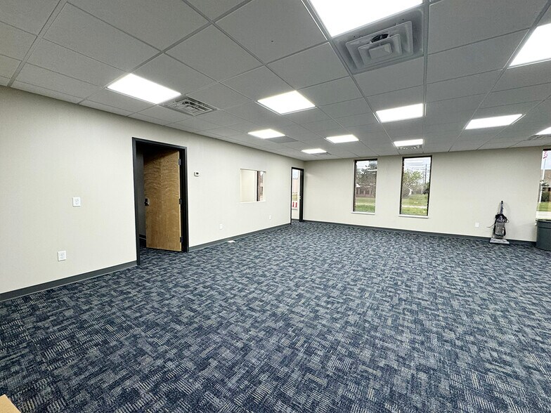 More Photos Of 340 Executive Dr, Troy Warehouse For Lease