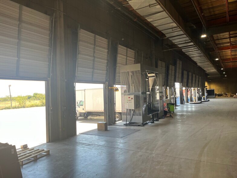 More Photos Of 234 W Avenue L, San Angelo Manufacturing For Sale