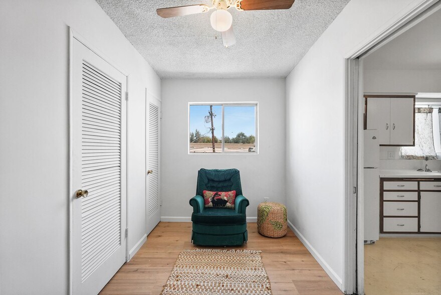 More Photos Of 19621-19623 1/2 Ventura Blvd, Tarzana Storefront Retail Residential For Sale