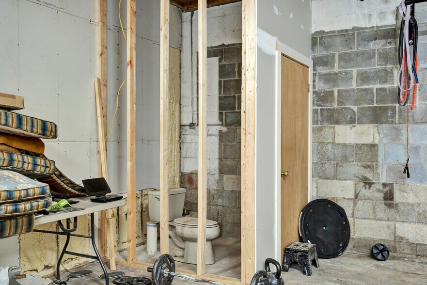 More Photos Of 1050 Whisperwood Trl NE, Cleveland Light Distribution For Sale