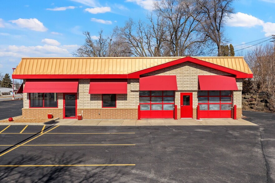 More Photos Of 3415 Parmenter St, Middleton Auto Dealership For Sale