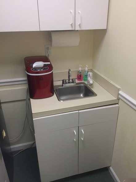 More Photos Of 8607-8609 2nd Ave, Silver Spring Medical For Sale