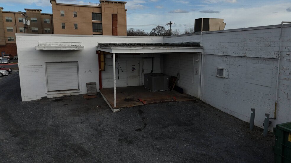 More Photos Of 60 E Rock St, Harrisonburg Light Distribution For Sale