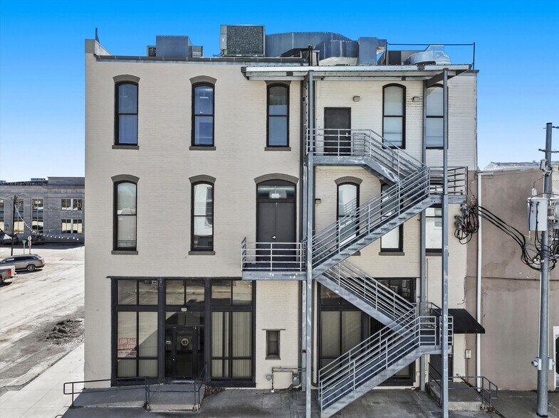 More Photos Of 2-4 W Ohio St, Butler Office For Lease