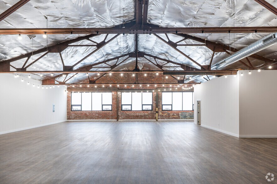 More Photos Of 2446-50 Germantown Ave, Philadelphia Flex For Sale