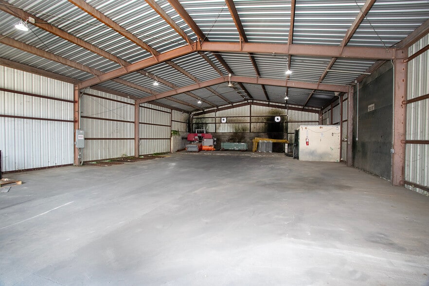 More Photos Of 8102 County Road 313 E, Tyler Distribution For Sale