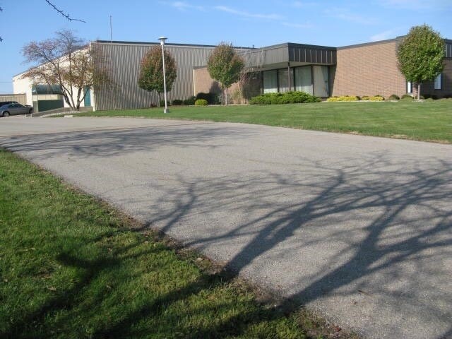 More Photos Of 5840 Enterprise Dr, Lansing Light Manufacturing For Sale