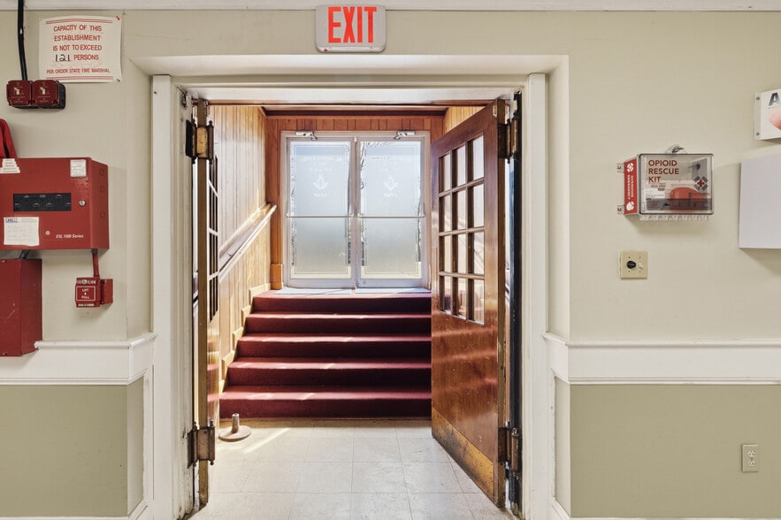 More Photos Of 81 Sprague St, Portsmouth Specialty For Sale