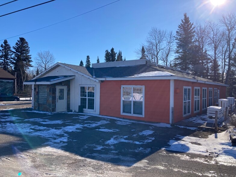 More Photos Of 1012 Main St, Beaver Bay Bar For Sale