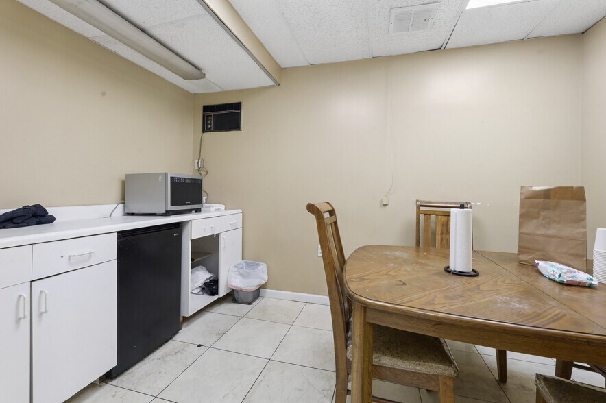 More Photos Of 120-140 US Highway 46, Little Ferry Auto Dealership For Lease