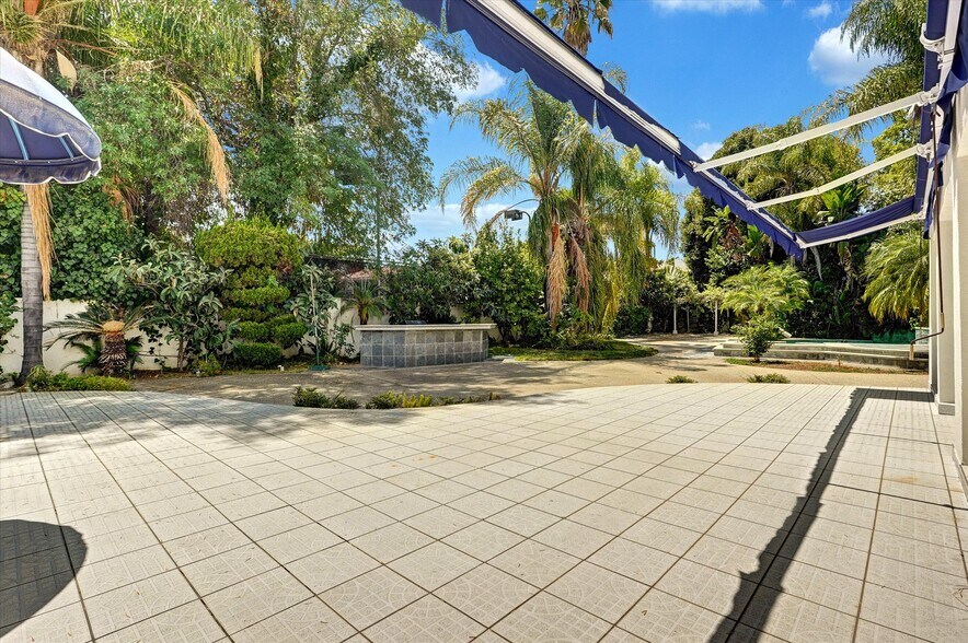 More Photos Of 4623 Hayvenhurst Ave, Encino Apartments For Sale